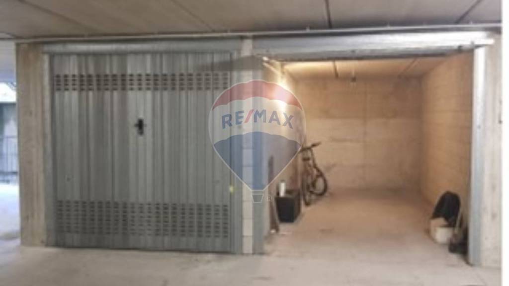 Garage in vendita a Paderno Dugnano via 2 giugno