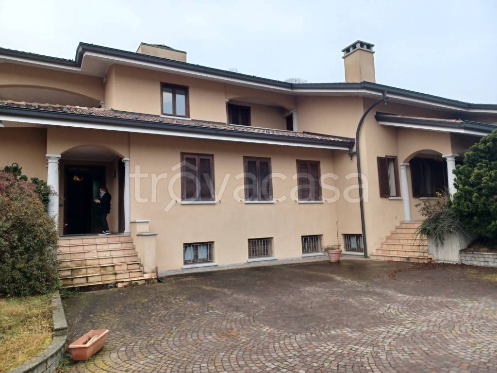Villa Bifamiliare in vendita a Gozzano via Giuseppe Verdi, 10