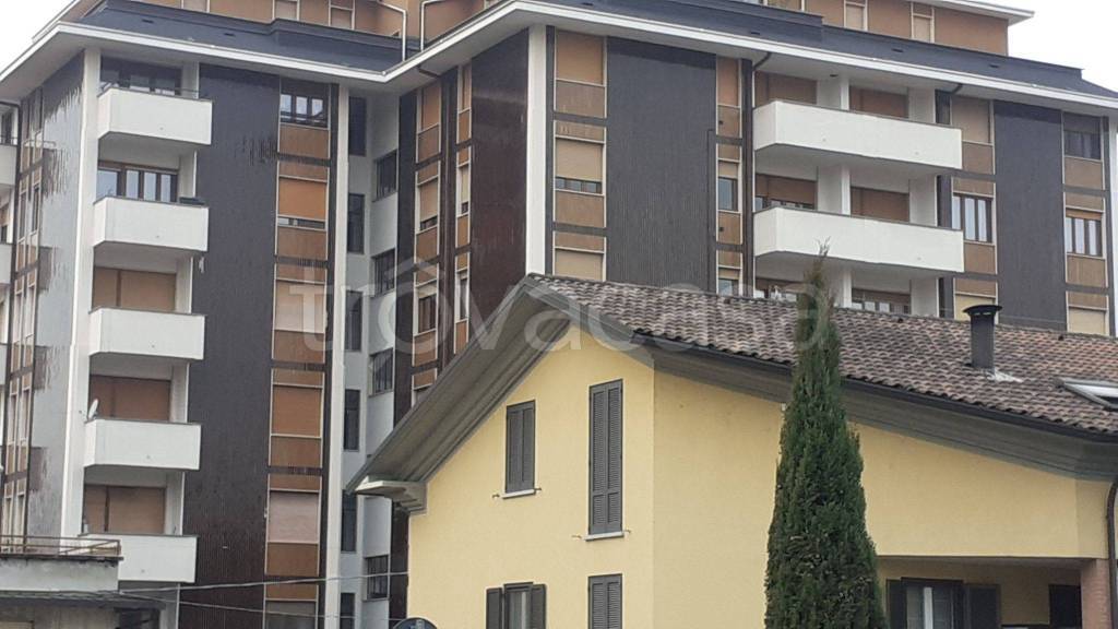 Appartamento in in vendita da privato a Sesto Calende via Piave, 67