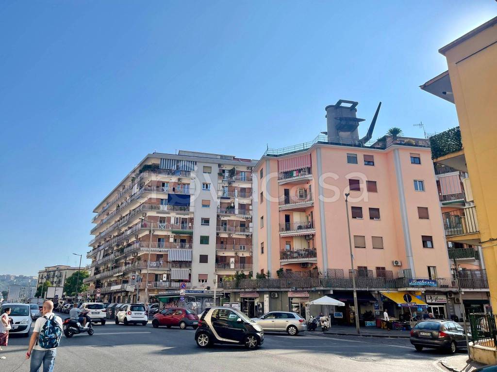 Appartamento in vendita a Napoli via Gennaro Capuozzo, 24