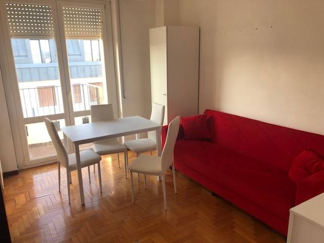 Appartamento in affitto a Milano via Andrea Maffei, 8