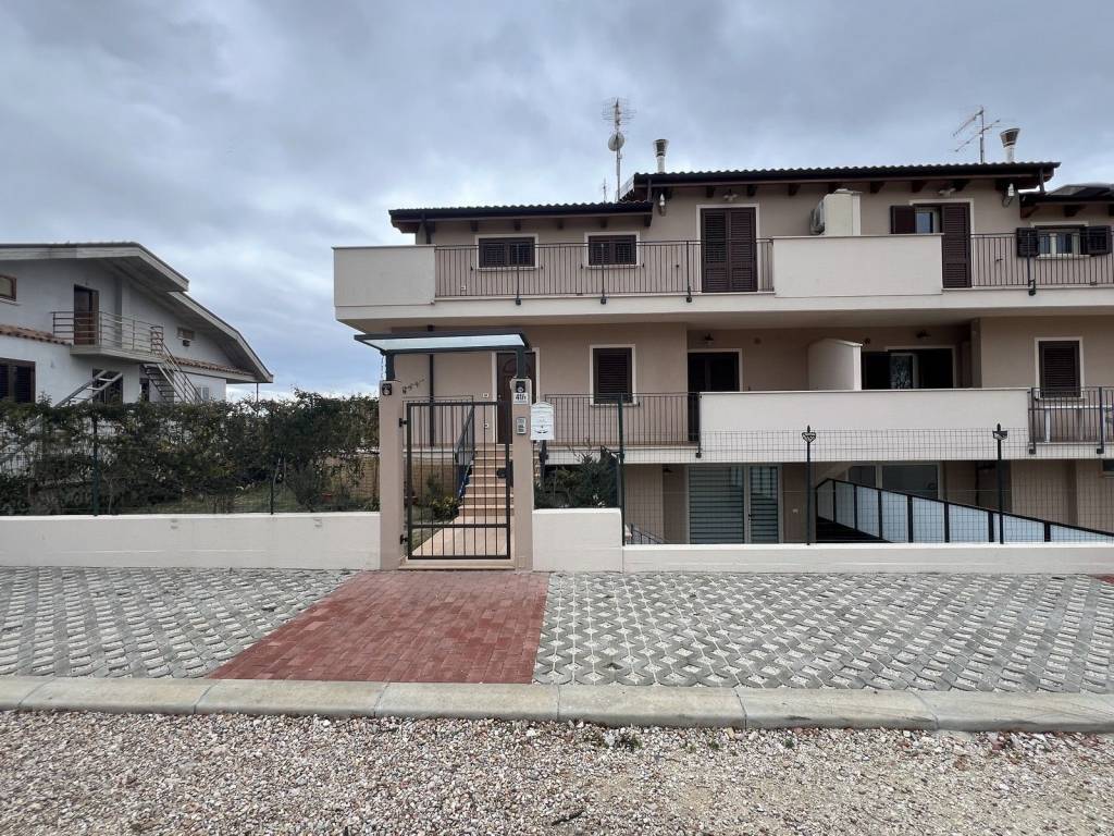 Villa Bifamiliare in vendita a Nocciano contrada Fonteschiavo, 41