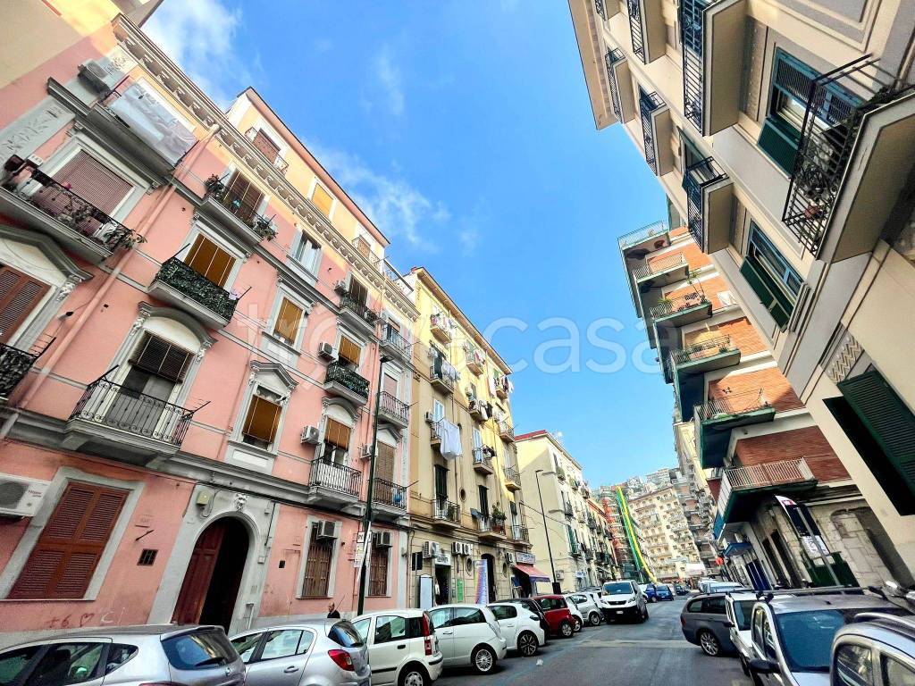 Appartamento in vendita a Napoli via Cumana, 34