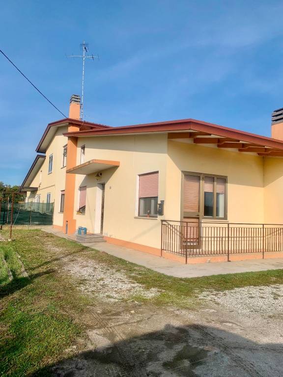 Villa Bifamiliare in vendita a Pramaggiore via Postumia, 35