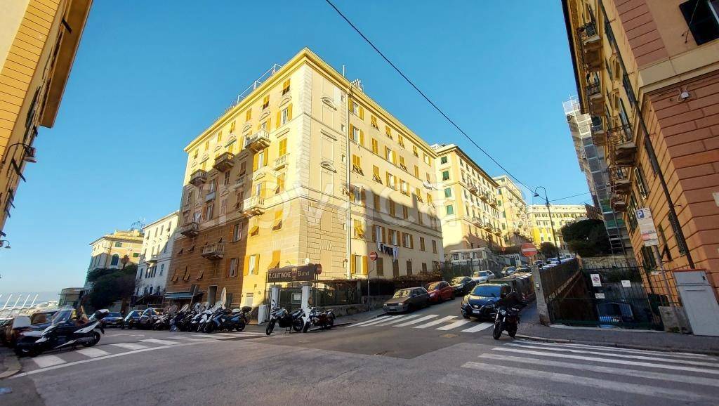 Appartamento in vendita a Genova via Trieste