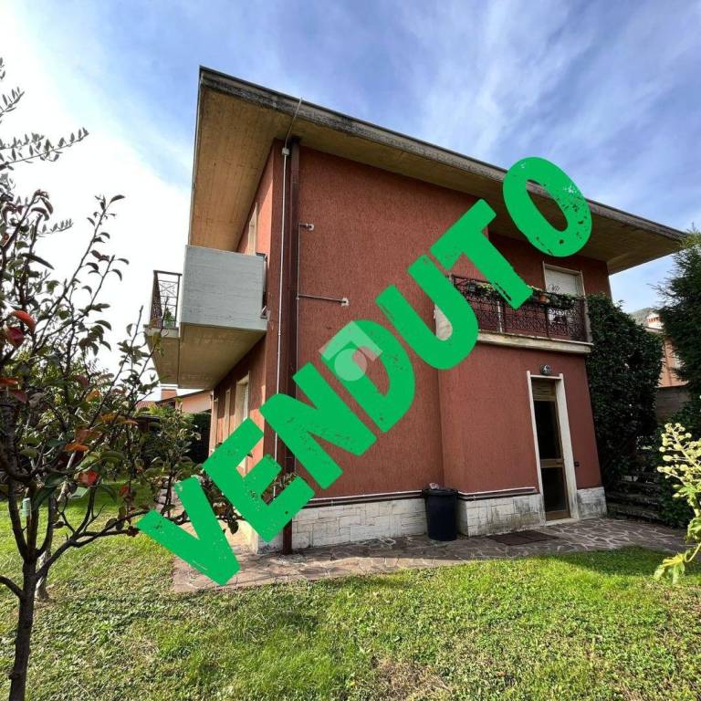 Villa in vendita ad Alzano Lombardo via Grumello, 60