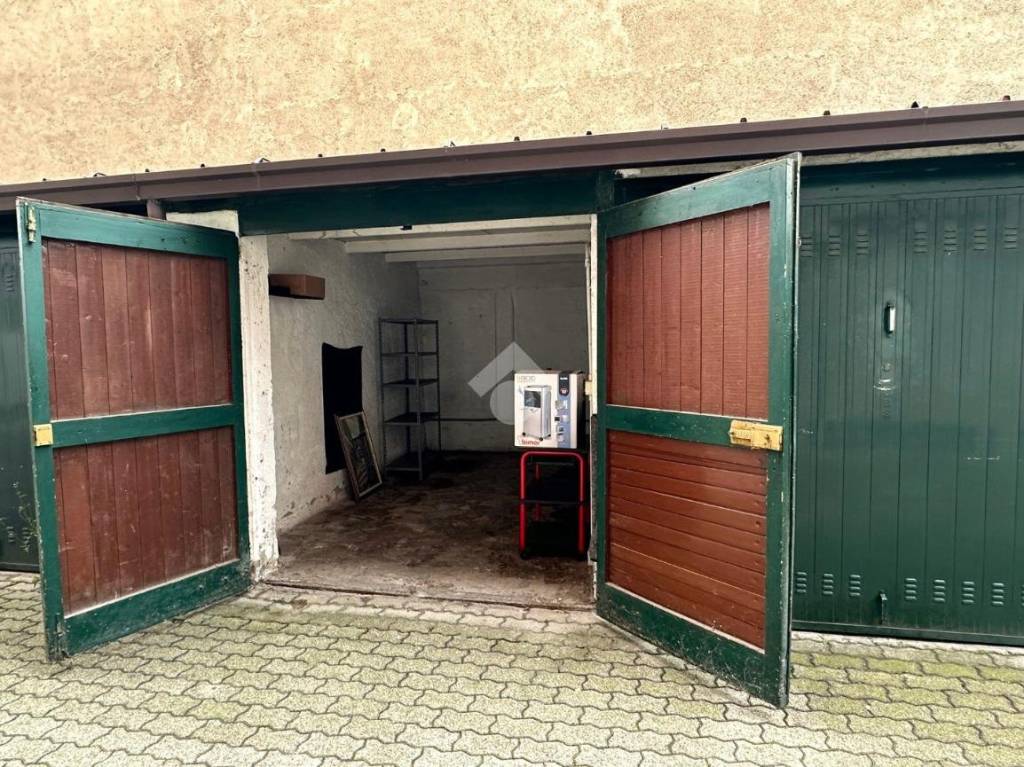 Garage in vendita a Legnano via Cremona, 10