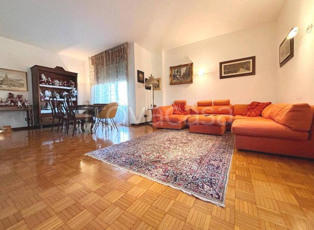 Appartamento in vendita a Meda via Umberto Pace, 12