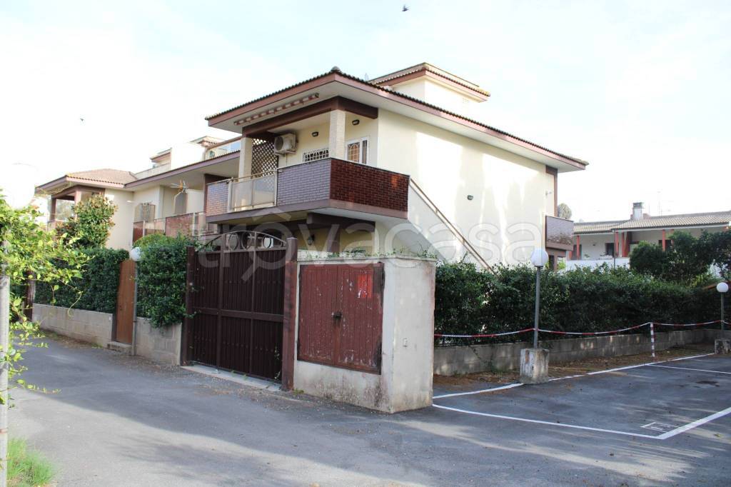 Villa a Schiera in vendita ad Ardea viale Enea, 5