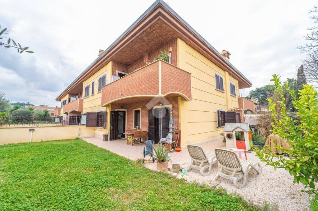 Appartamento in vendita a Frascati via Tuscolana, 114
