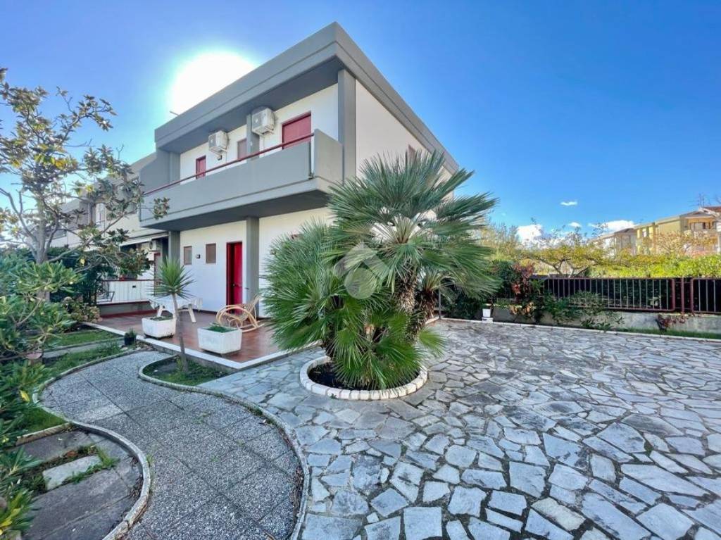 Villa a Schiera in vendita a Campomarino via Alcide De Gasperi, 132