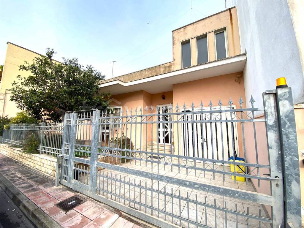 Casa Indipendente in vendita a Nardò via Enrico Ferri, 27