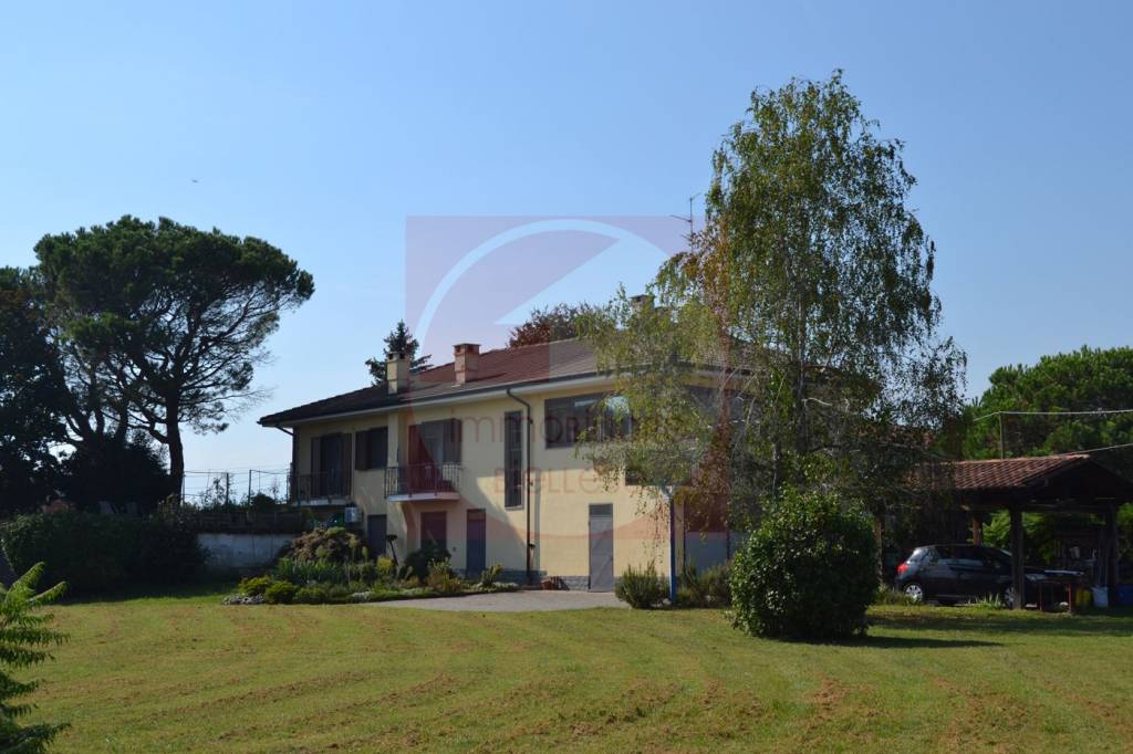 Villa in vendita a Cossato via Giovanni Amendola, 555