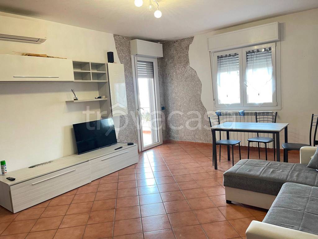 Appartamento in vendita a Pomezia via dei Castelli Romani, 126