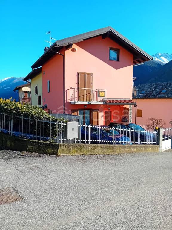 Villa Bifamiliare in in vendita da privato a Ponte in Valtellina via Fiorenza, 29