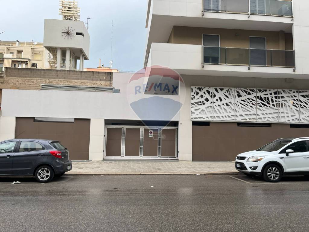 Garage in vendita a Bari via Luigi Sturzo, 24