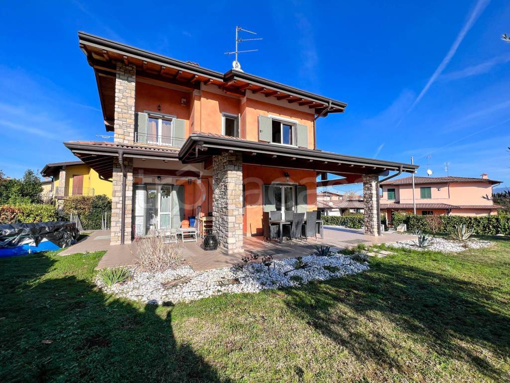 Villa in vendita a Moniga del Garda via Sandro Pertini, 1