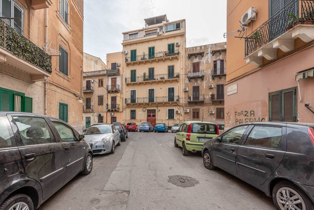 Appartamento in vendita a Palermo via Re Manfredi