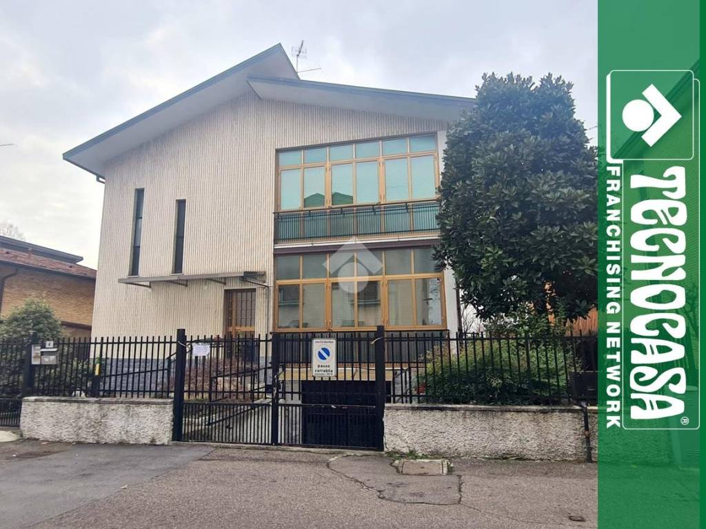 Villa in vendita a San Giuliano Milanese via Monte Rosa, 4