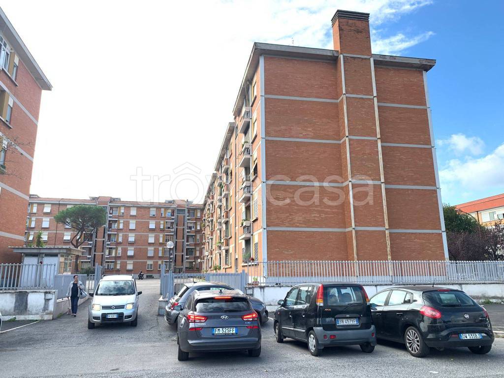 Appartamento in vendita a Roma via Salvatore Pincherle