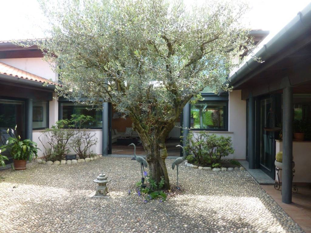 Villa in in vendita da privato ad Arsago Seprio via Roma, 89