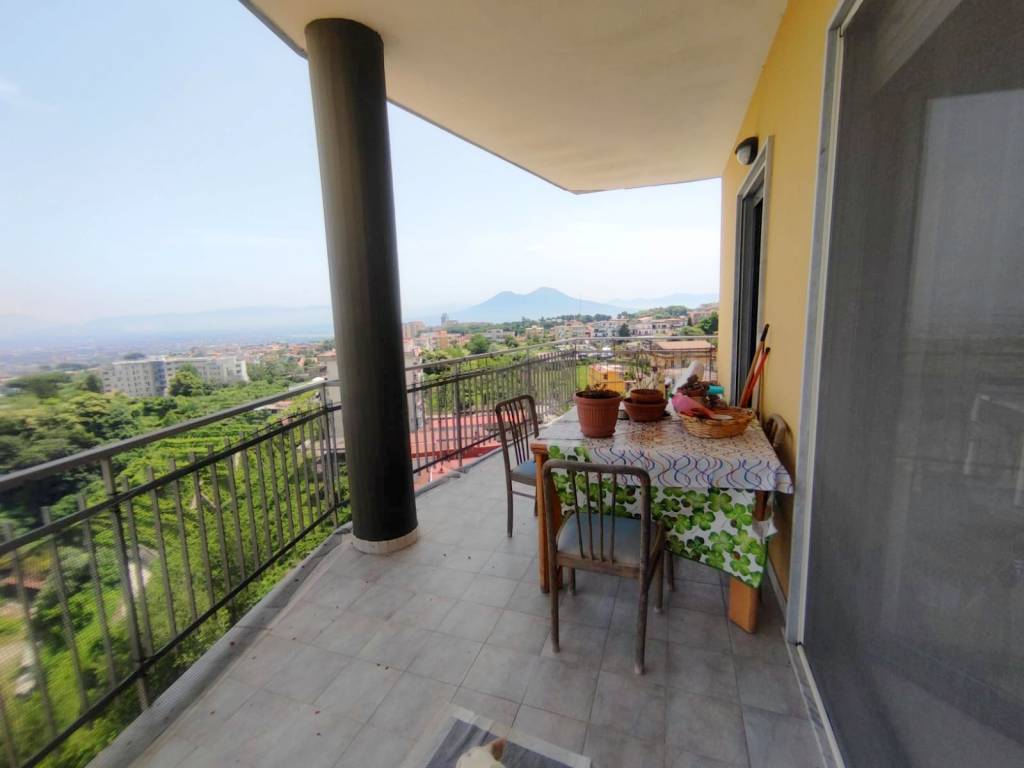 Appartamento in vendita a Napoli via Comunale Guantai ad Orsolone