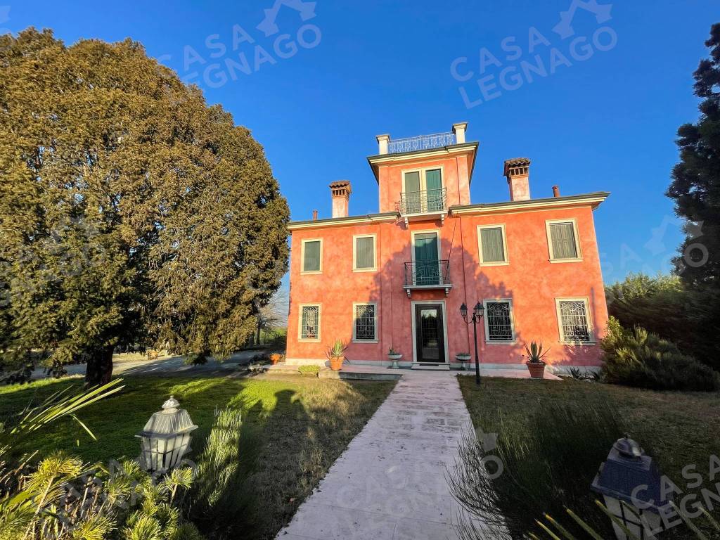 Villa in vendita a Mantova via Brennero