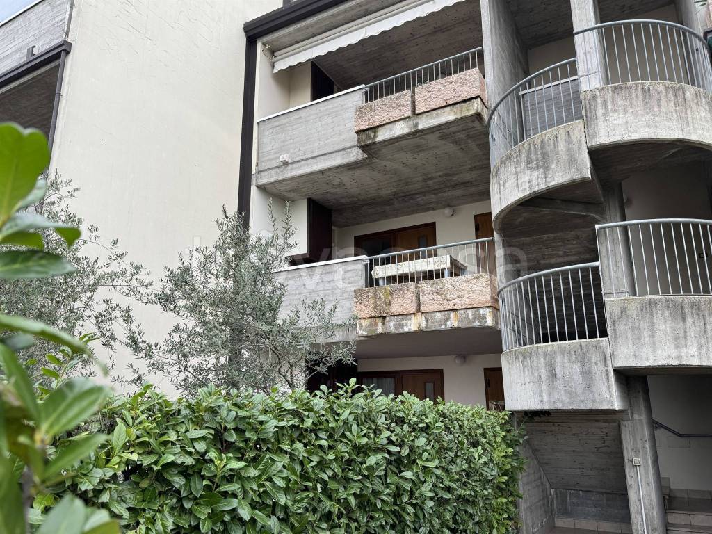 Appartamento in vendita a Desenzano del Garda via Giulio Cesare, 11