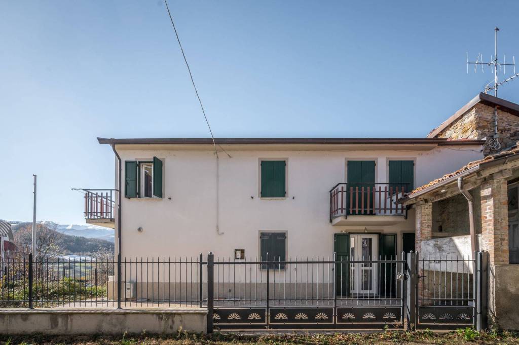 Appartamento in vendita a Toano via Case di Sotto, 13, 42010 Vogno re, Italia