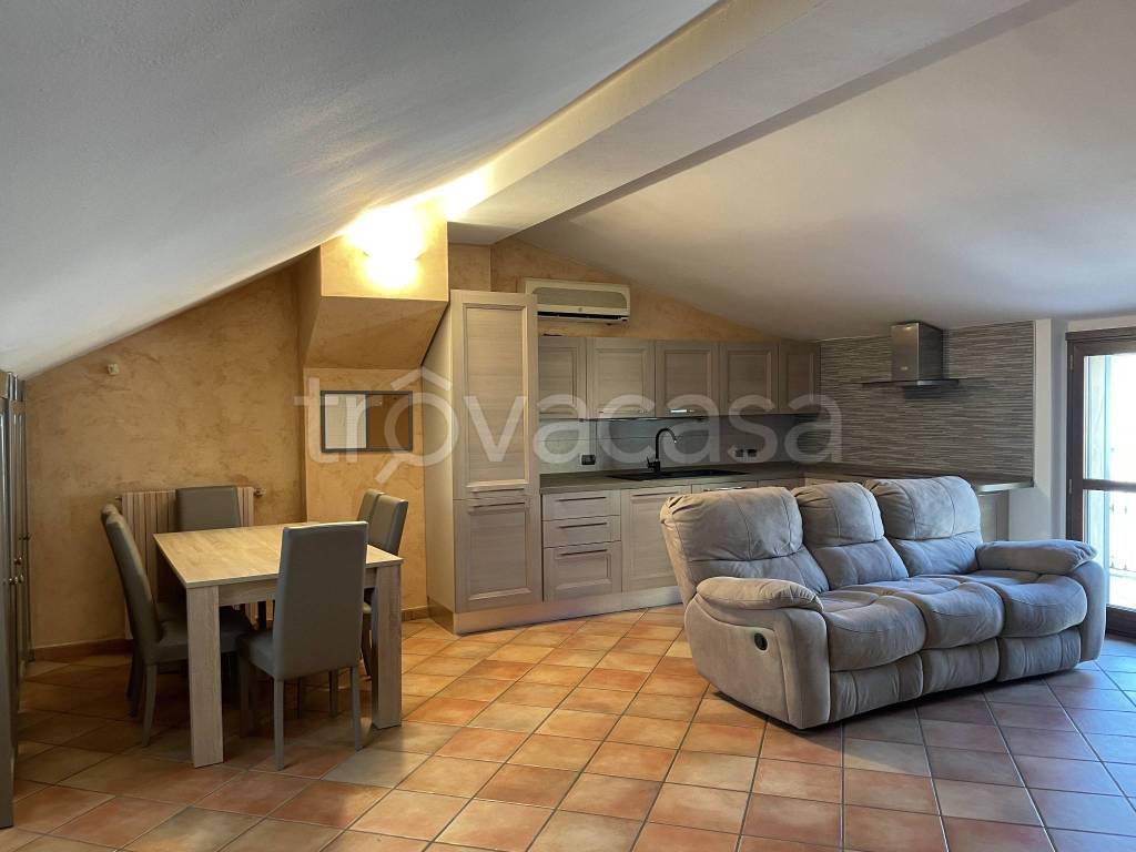 Appartamento in vendita a Binasco via Filippo Binaschi