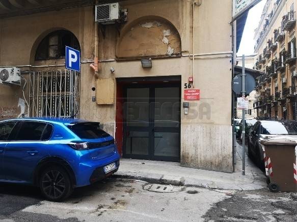 Magazzino in vendita a Palermo via Carella, 56