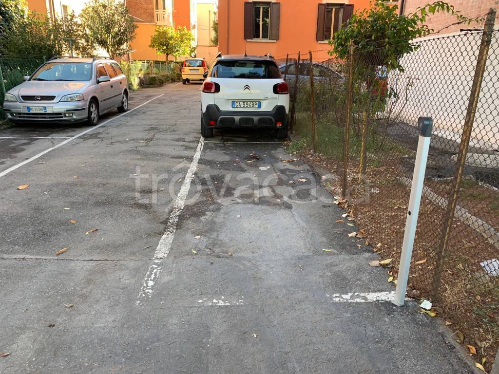 Posto Auto in affitto a Bologna via Pasubio, 62