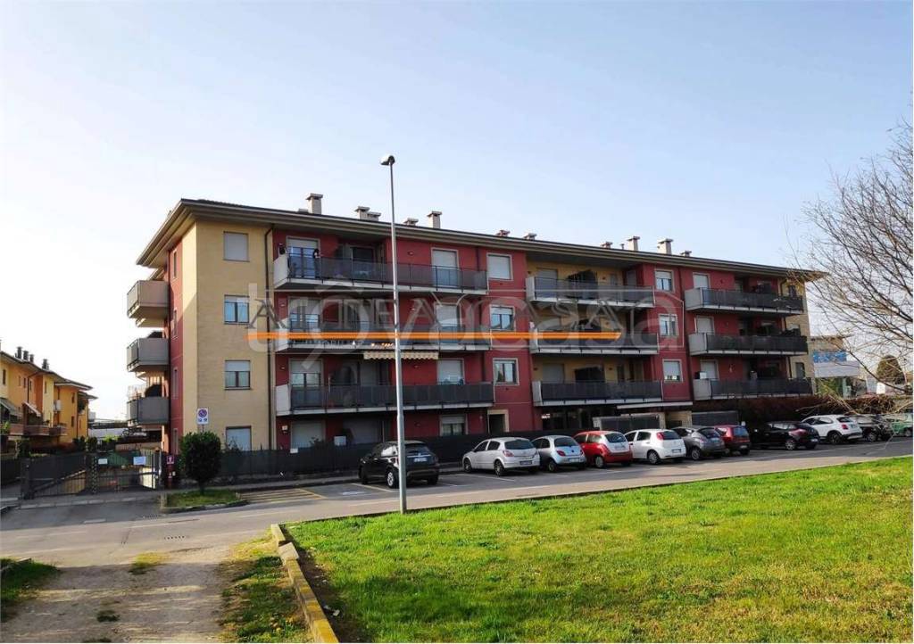 Appartamento in vendita a Osio Sotto via Don g. Manzoni, 12