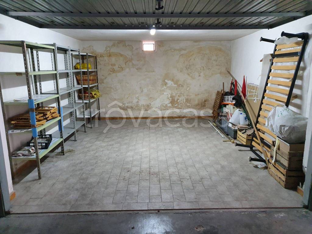 Garage in vendita a Sulmona via Lamaccio