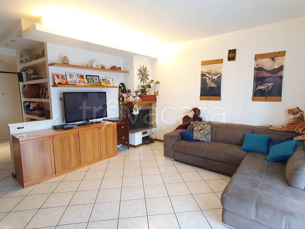 Appartamento in vendita a Limbiate via Trieste, 178