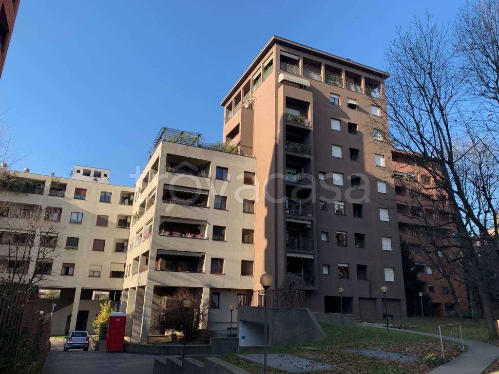 Appartamento in vendita a Monza via Don Luigi Sturzo, 7