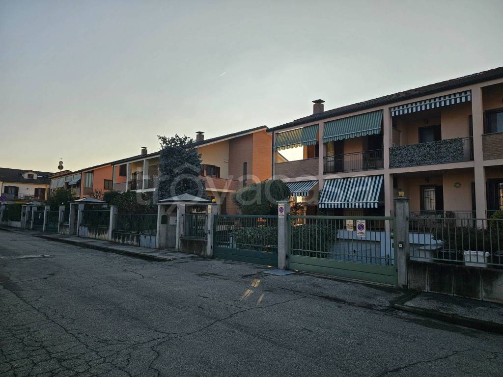 Casa Indipendente in vendita a Carmagnola via Don Michelangelo Pizzio, 32