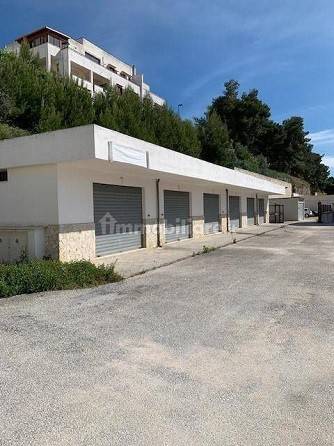 Garage in vendita a Vieste via Giuseppe Verdi