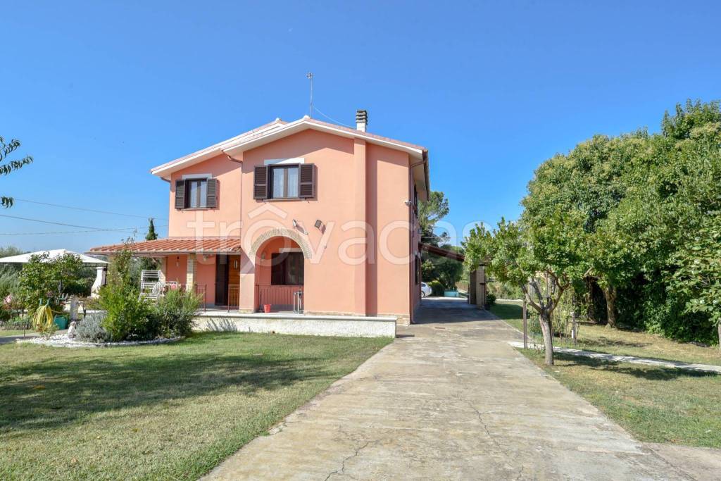 Villa in vendita a Palombara Sabina strada Provinciale Ponte delle Tavole