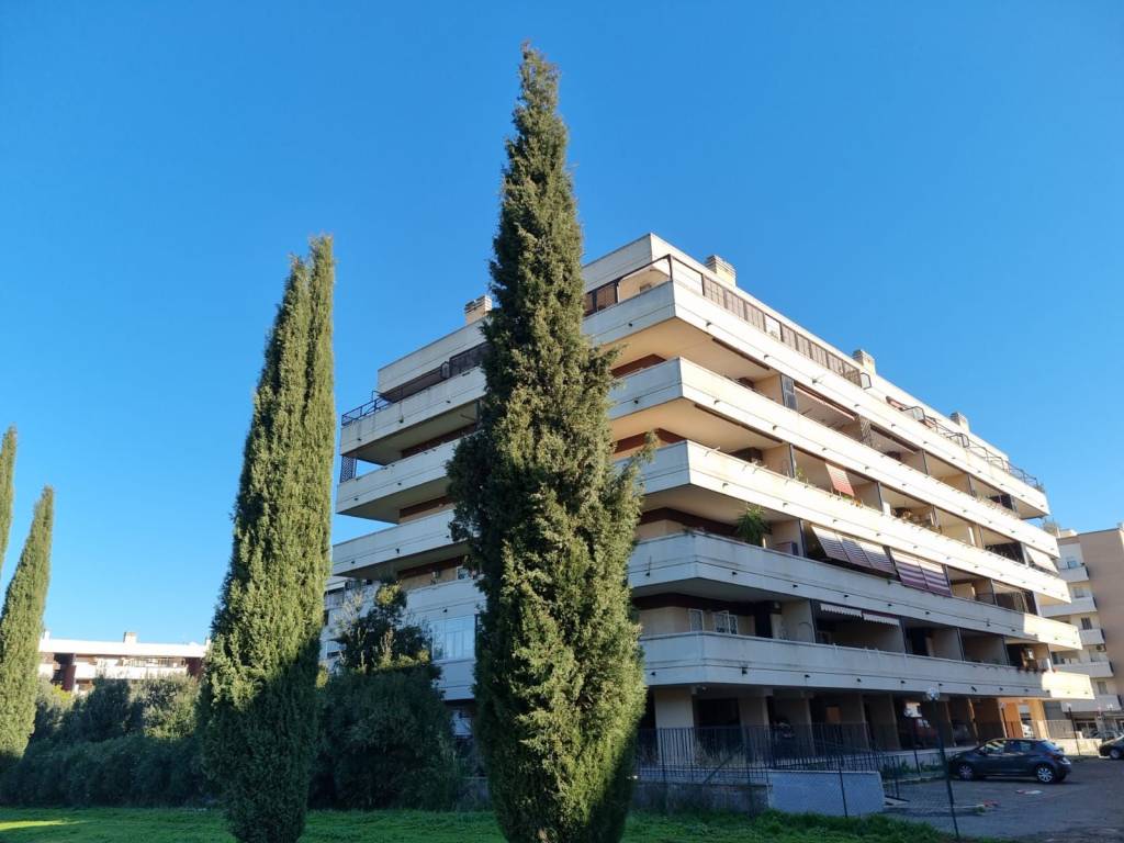 Appartamento in vendita a Roma via Raoul Chiodelli, 71