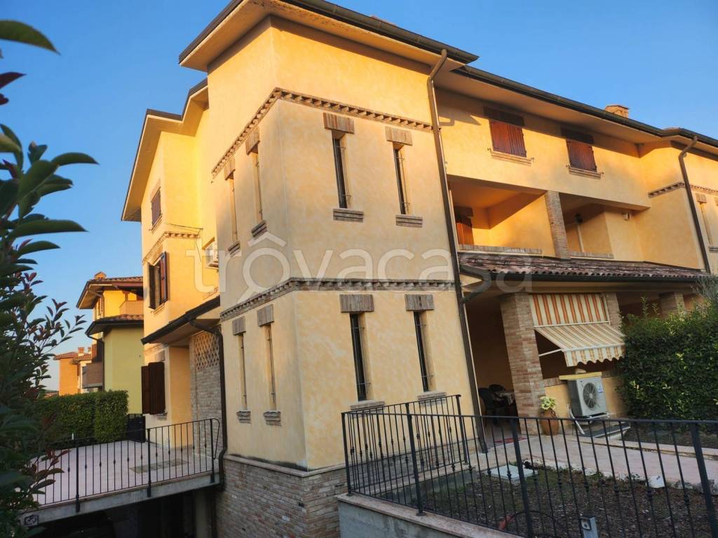 Villa in vendita a Castellarano via Matilde di Canossa