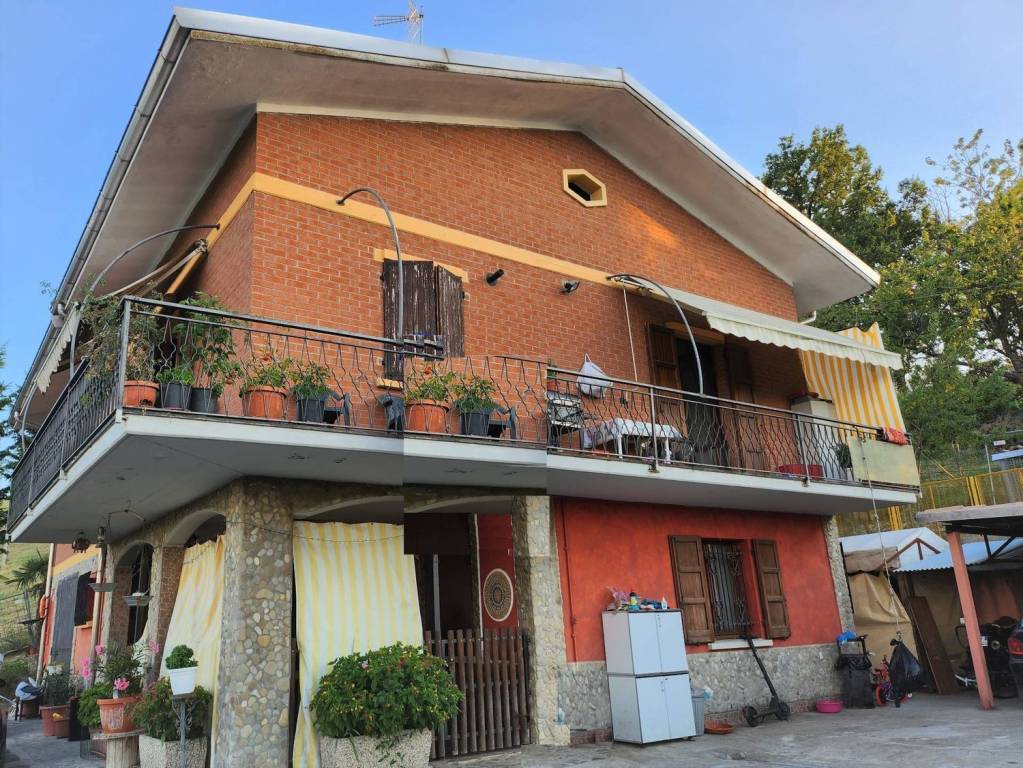 Villa in vendita a Baiso via Cassinago