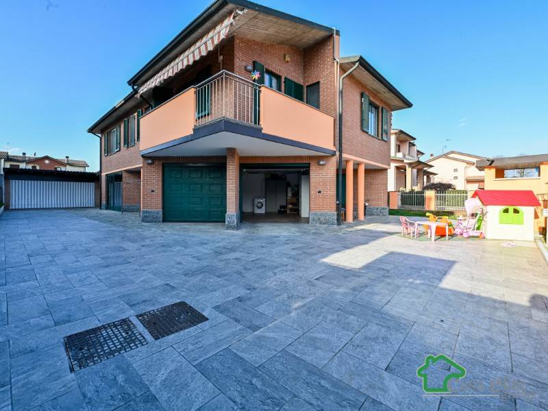 Villa in vendita a Castiraga Vidardo via Giovanni Falcone, 14