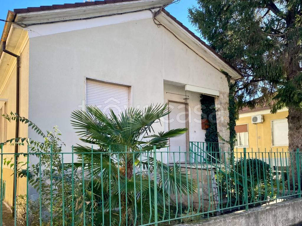 Villa in vendita a Voghera via Famiglia Cignoli