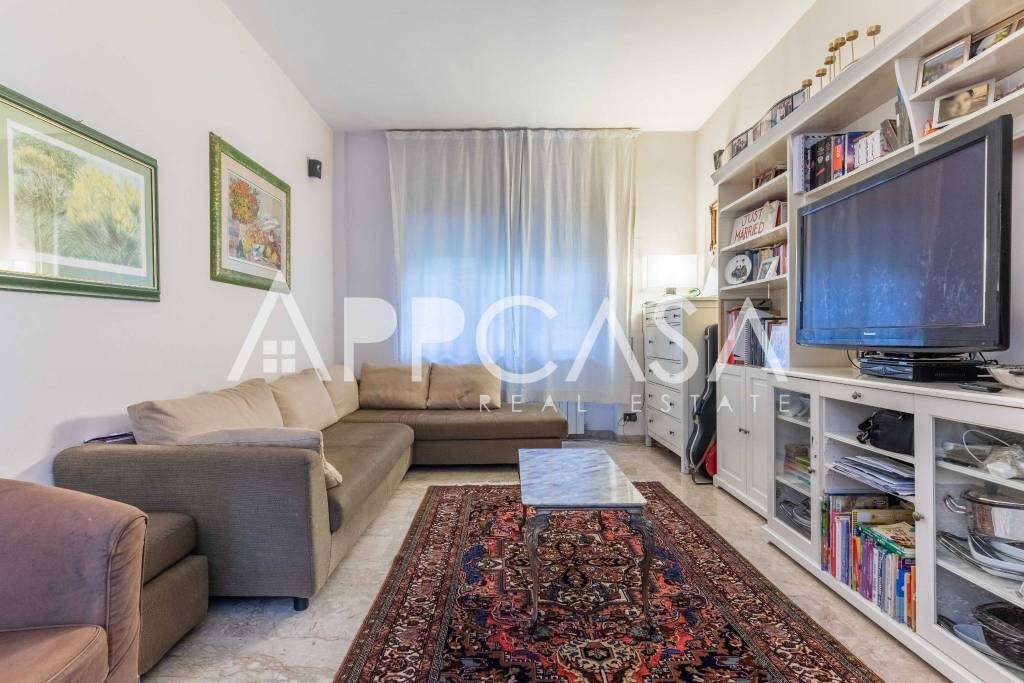 Appartamento in vendita a Roma via Peccioli, 30