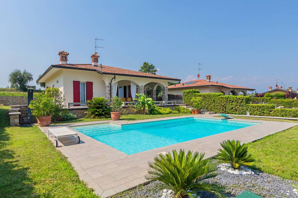 Villa in vendita a Manerba del Garda via Ponticello, 48