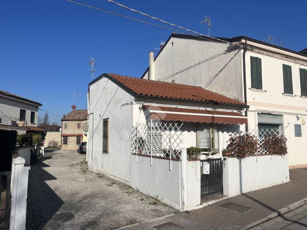 Casa Indipendente in vendita a Ferrara via Pontegradella, 335