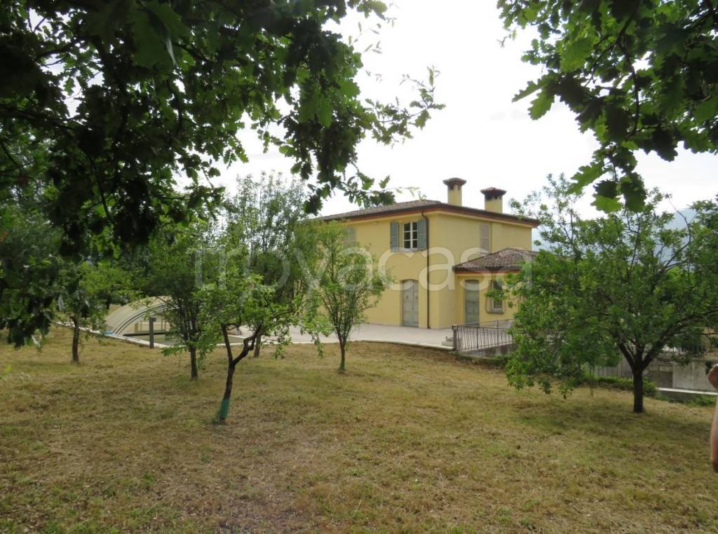 Villa in vendita a Borgo Val di Taro via Cesare Battisti, 34