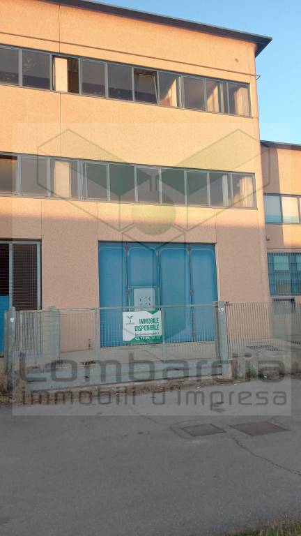 Capannone Industriale in vendita a Fornovo San Giovanni via Guglielmo Marconi, 15