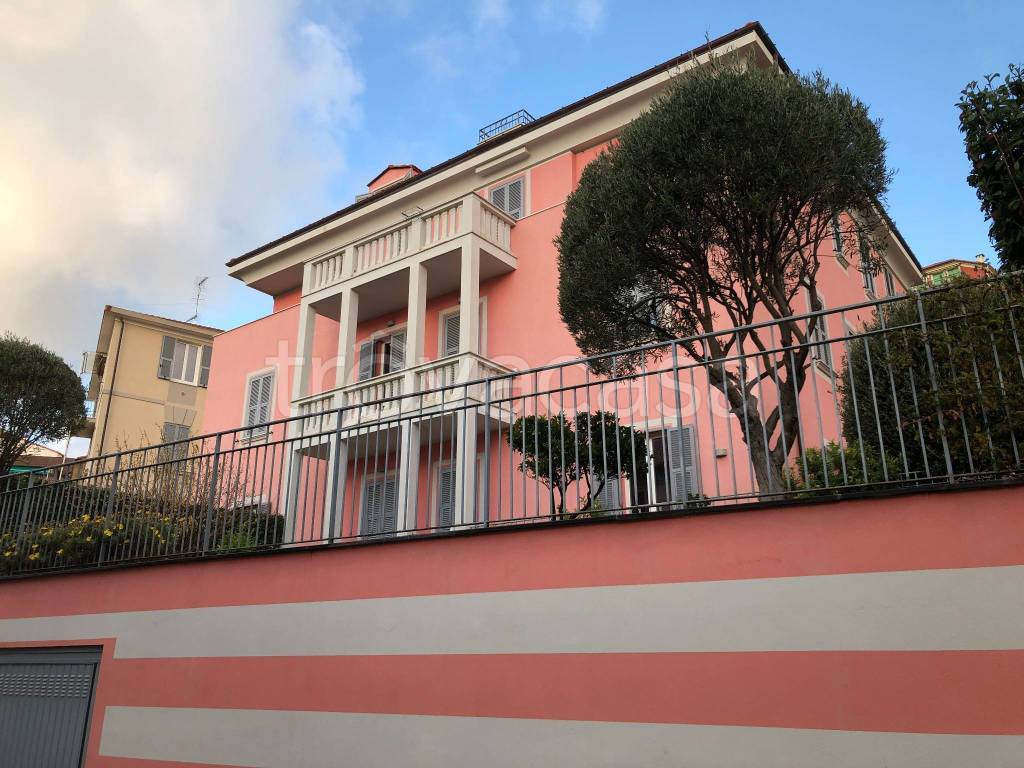 Appartamento in vendita a Celle Ligure via Milano